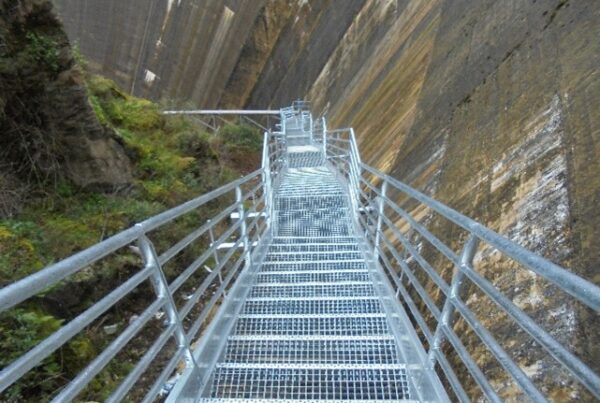 escalera metalica valvula de cabecera cefer constructura